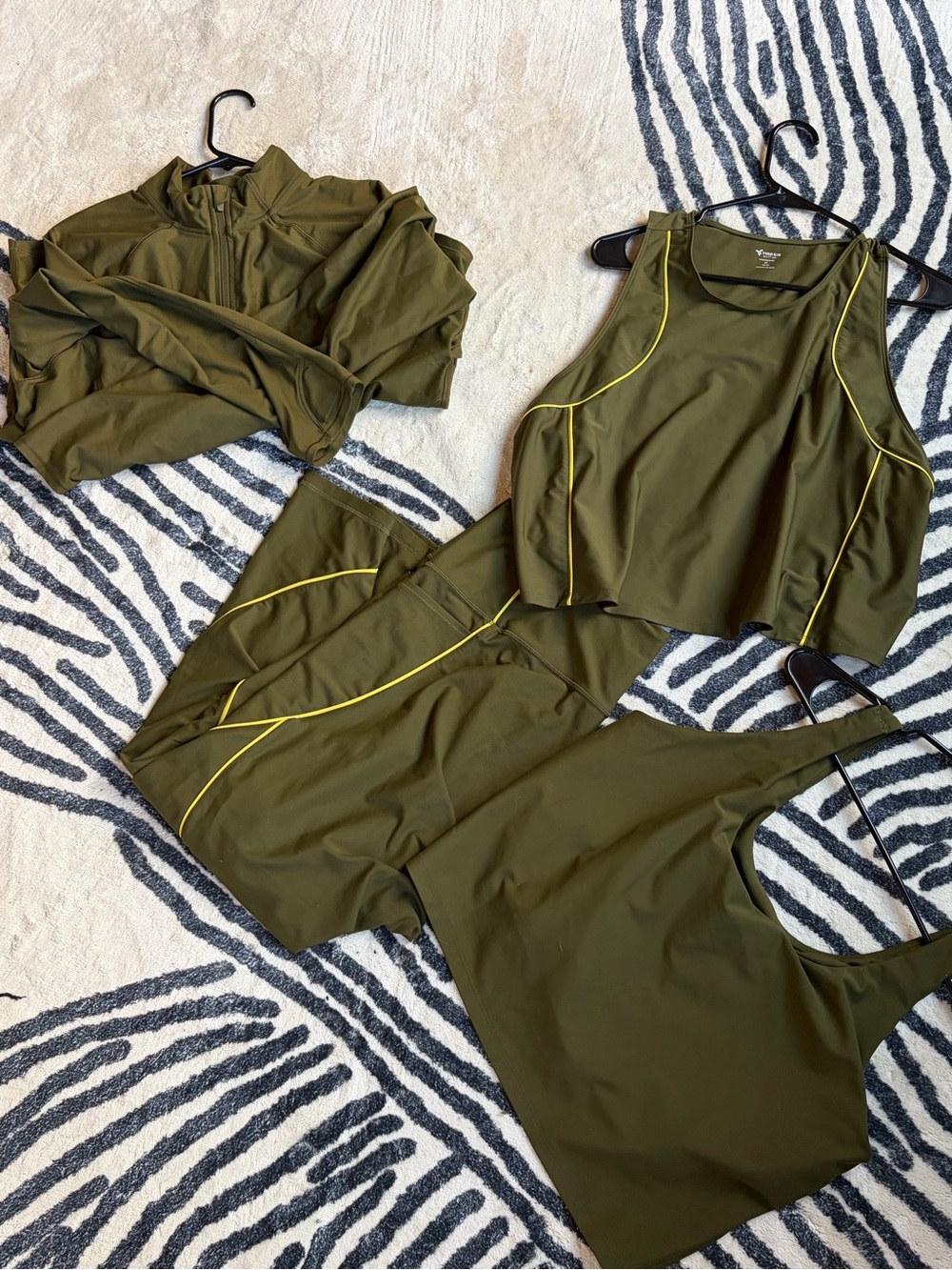 Old Navy PowerSoft 4-Piece Olive Workout Set XXL 3X 4X